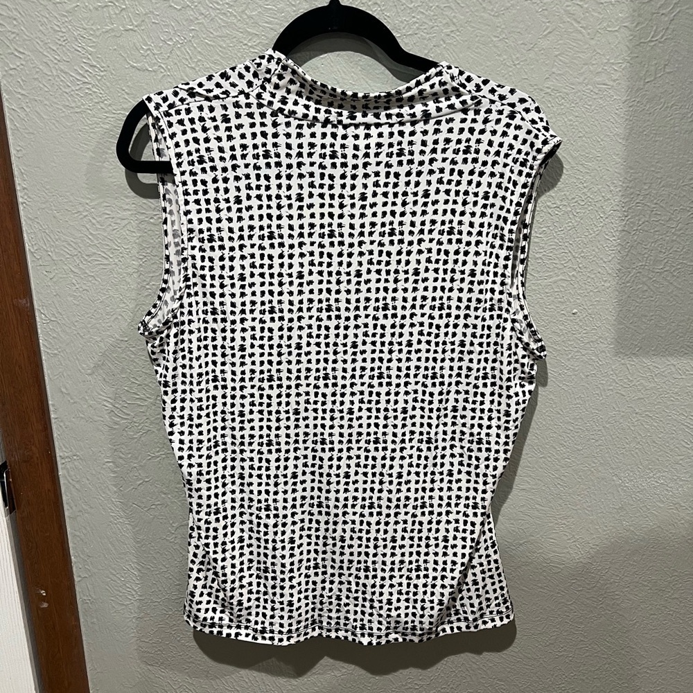 Liz Claiborne Monochrome Sleeveless Wrap Blouse NWT Size XL Vintage Chic Pattern - Picture 4 of 4